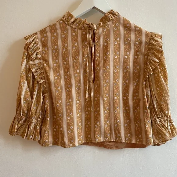 Floral Prairie Cropped Ruffle Blouse - Picture 2 of 3